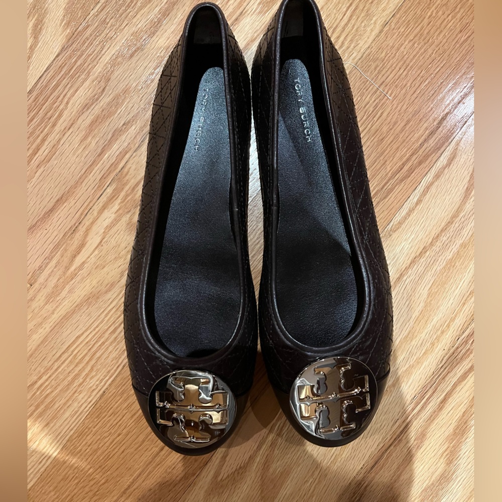 NWT Tory Burch TB Gold Logo Brown Leather Ballet Flats Loafers Size 8